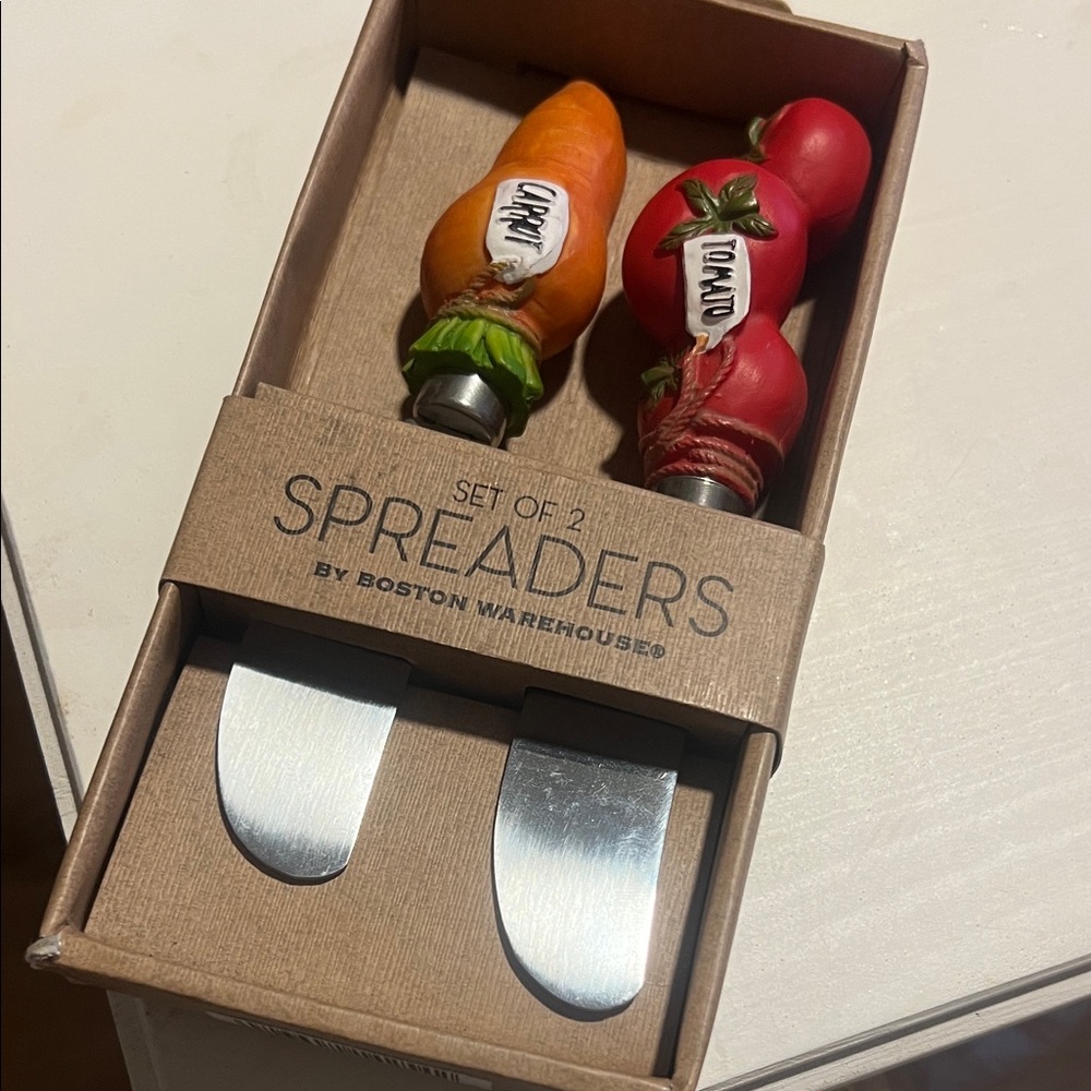 Boston Warehouse Carrot and Tomato Spreaders
